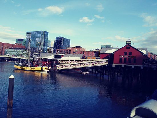 Barco y Museo del Tea Party de Boston